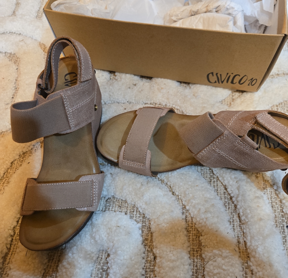 CIVICO 10 Taupe Elastic-Strap Women’s Sandals